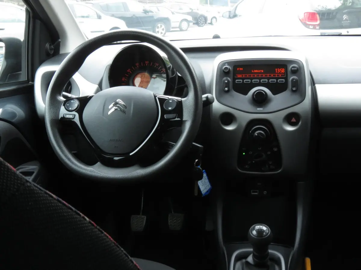 1.0 e-VTi 5-DEURS | AIRCO | LICHTMETALEN VELGEN | BLUETOOTH RADIO | NAP |