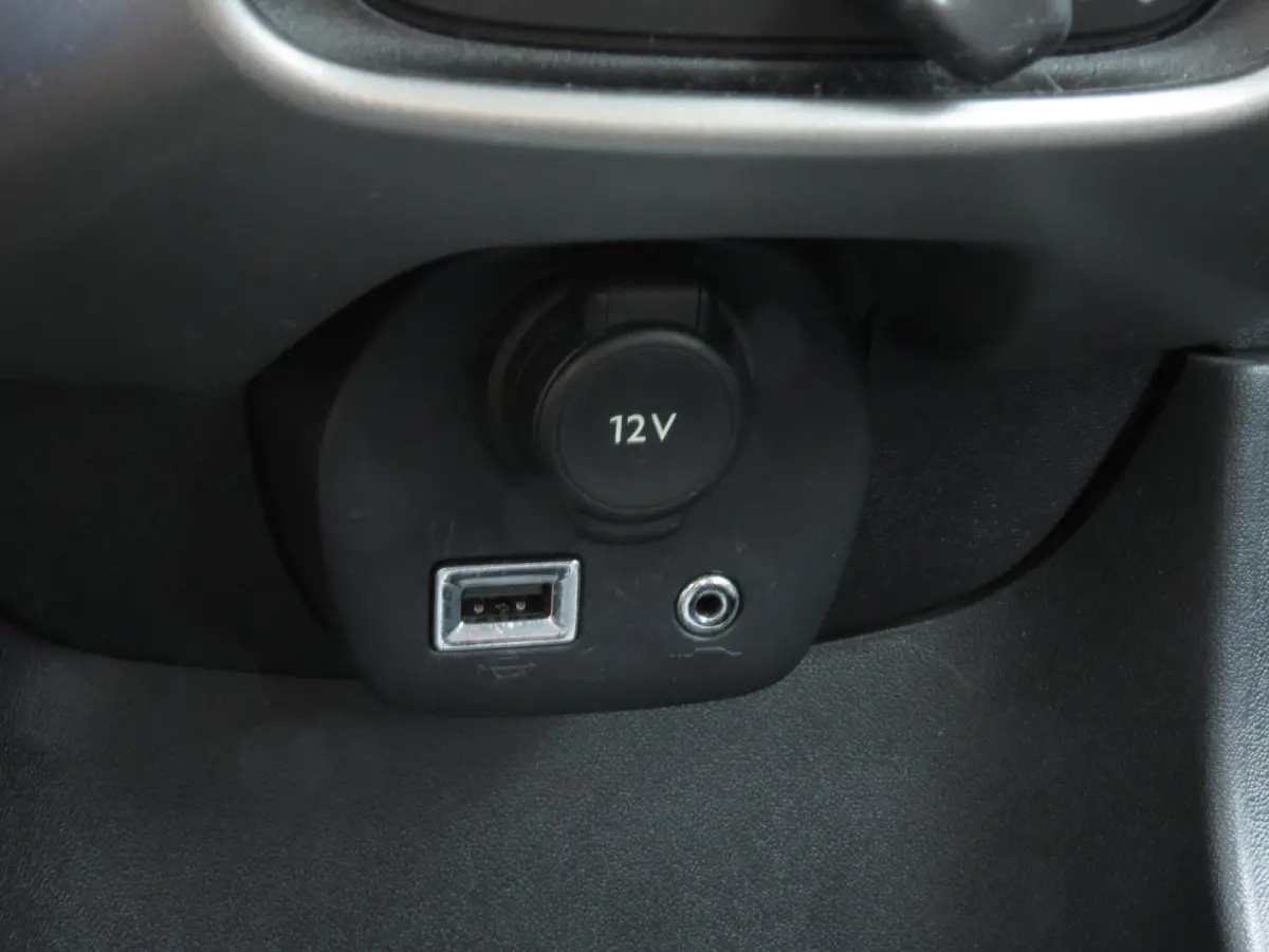 1.0 e-VTi 5-DEURS | AIRCO | LICHTMETALEN VELGEN | BLUETOOTH RADIO | NAP |