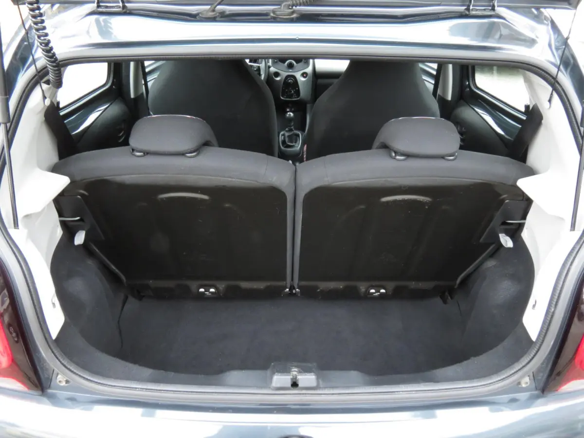 1.0 e-VTi 5-DEURS | AIRCO | LICHTMETALEN VELGEN | BLUETOOTH RADIO | NAP |