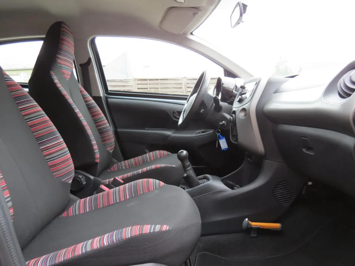 1.0 e-VTi 5-DEURS | AIRCO | LICHTMETALEN VELGEN | BLUETOOTH RADIO | NAP |