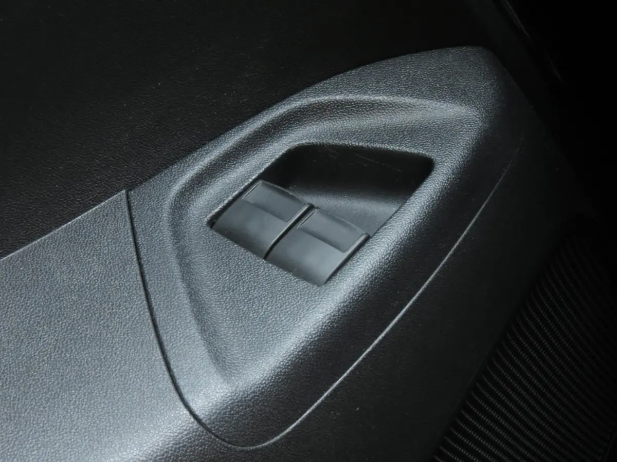 1.0 e-VTi 5-DEURS | AIRCO | LICHTMETALEN VELGEN | BLUETOOTH RADIO | NAP |