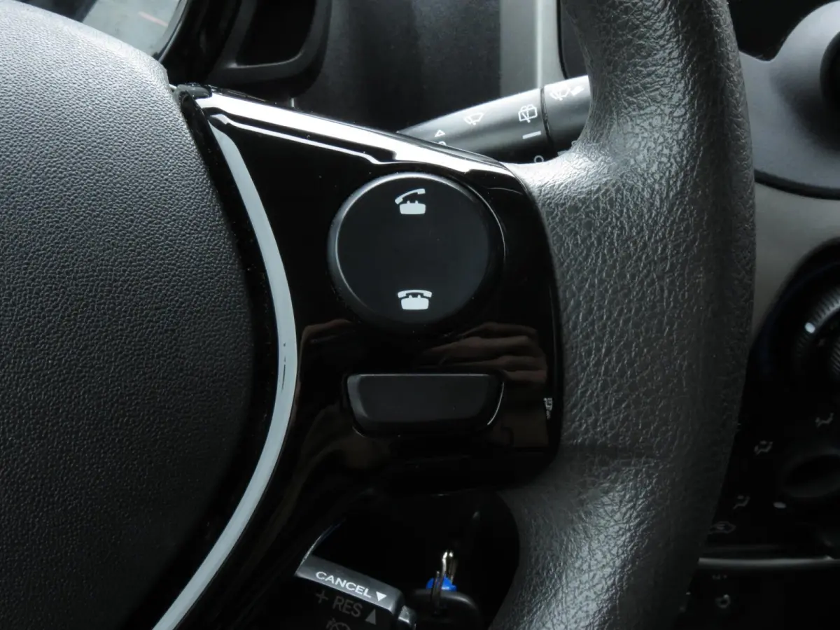 1.0 e-VTi 5-DEURS | AIRCO | LICHTMETALEN VELGEN | BLUETOOTH RADIO | NAP |