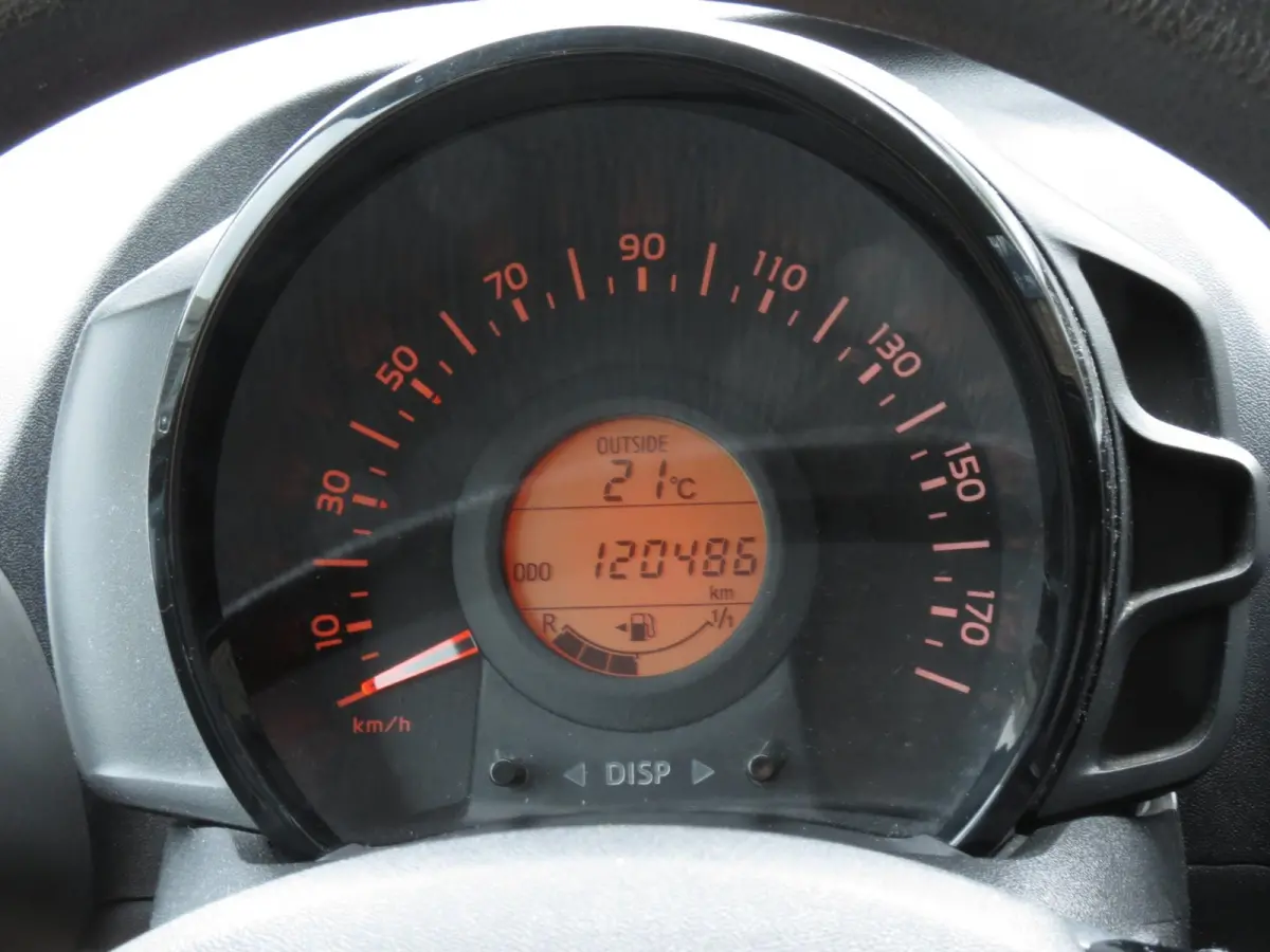 1.0 e-VTi 5-DEURS | AIRCO | LICHTMETALEN VELGEN | BLUETOOTH RADIO | NAP |