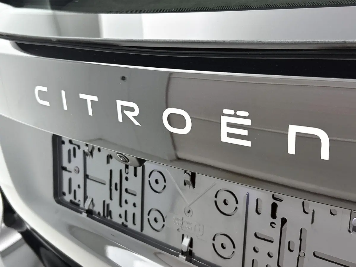EV Business 54 kWh 156 pk | Navigatie | Achteruitrijcamera | Parkeersensoren Voor en Achter | Verwarmde Comfortstoelen | Full-LED Koplampen | Dodehoek Detectie | Adaptieve Cruise Control | 1