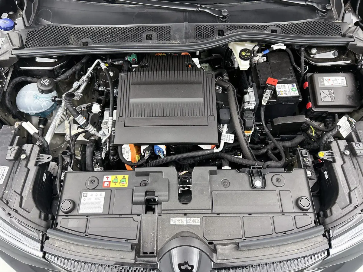EV Business 54 kWh 156 pk | Navigatie | Achteruitrijcamera | Parkeersensoren Voor en Achter | Verwarmde Comfortstoelen | Full-LED Koplampen | Dodehoek Detectie | Adaptieve Cruise Control | 1