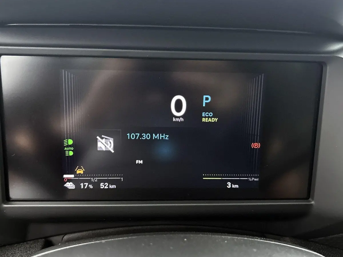 EV Business 54 kWh 156 pk | Navigatie | Achteruitrijcamera | Parkeersensoren Voor en Achter | Verwarmde Comfortstoelen | Full-LED Koplampen | Dodehoek Detectie | Adaptieve Cruise Control | 1