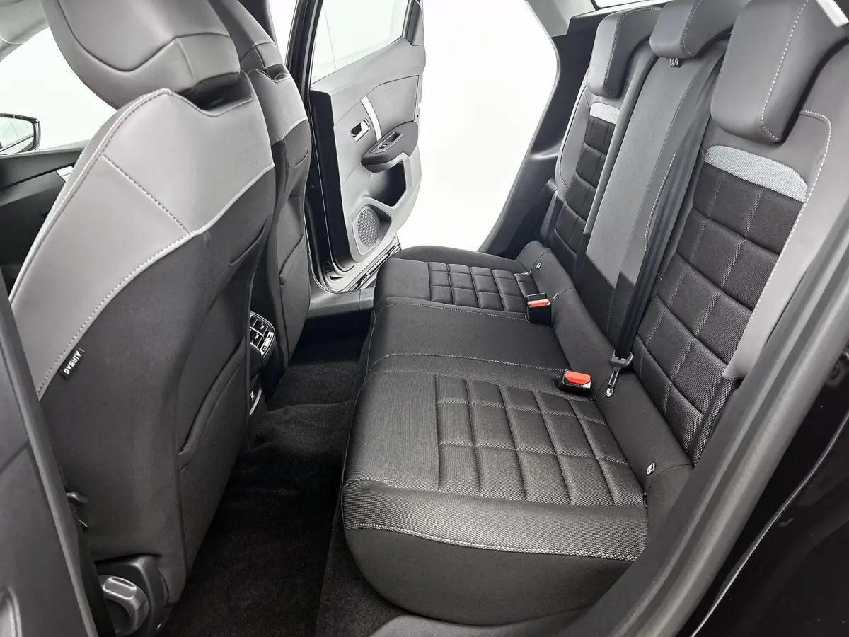 EV Business 54 kWh 156 pk | Navigatie | Achteruitrijcamera | Parkeersensoren Voor en Achter | Verwarmde Comfortstoelen | Full-LED Koplampen | Dodehoek Detectie | Adaptieve Cruise Control | 1