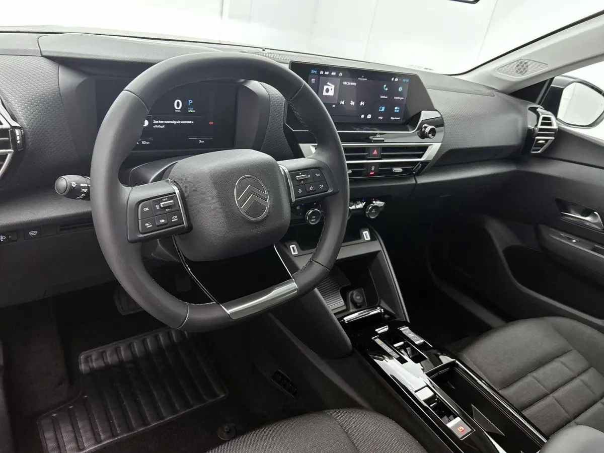 EV Business 54 kWh 156 pk | Navigatie | Achteruitrijcamera | Parkeersensoren Voor en Achter | Verwarmde Comfortstoelen | Full-LED Koplampen | Dodehoek Detectie | Adaptieve Cruise Control | 1
