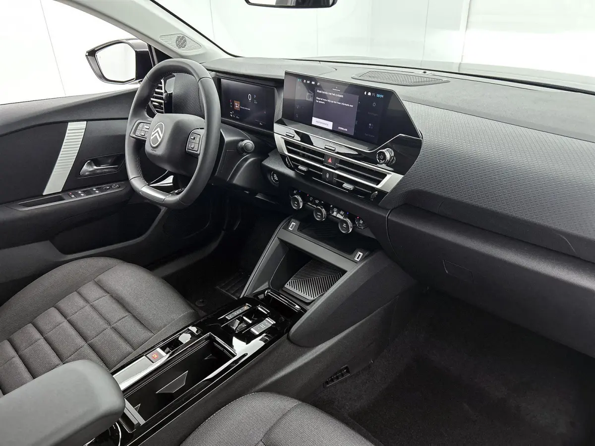 EV Business 54 kWh 156 pk | Navigatie | Achteruitrijcamera | Parkeersensoren Voor en Achter | Verwarmde Comfortstoelen | Full-LED Koplampen | Dodehoek Detectie | Adaptieve Cruise Control | 1