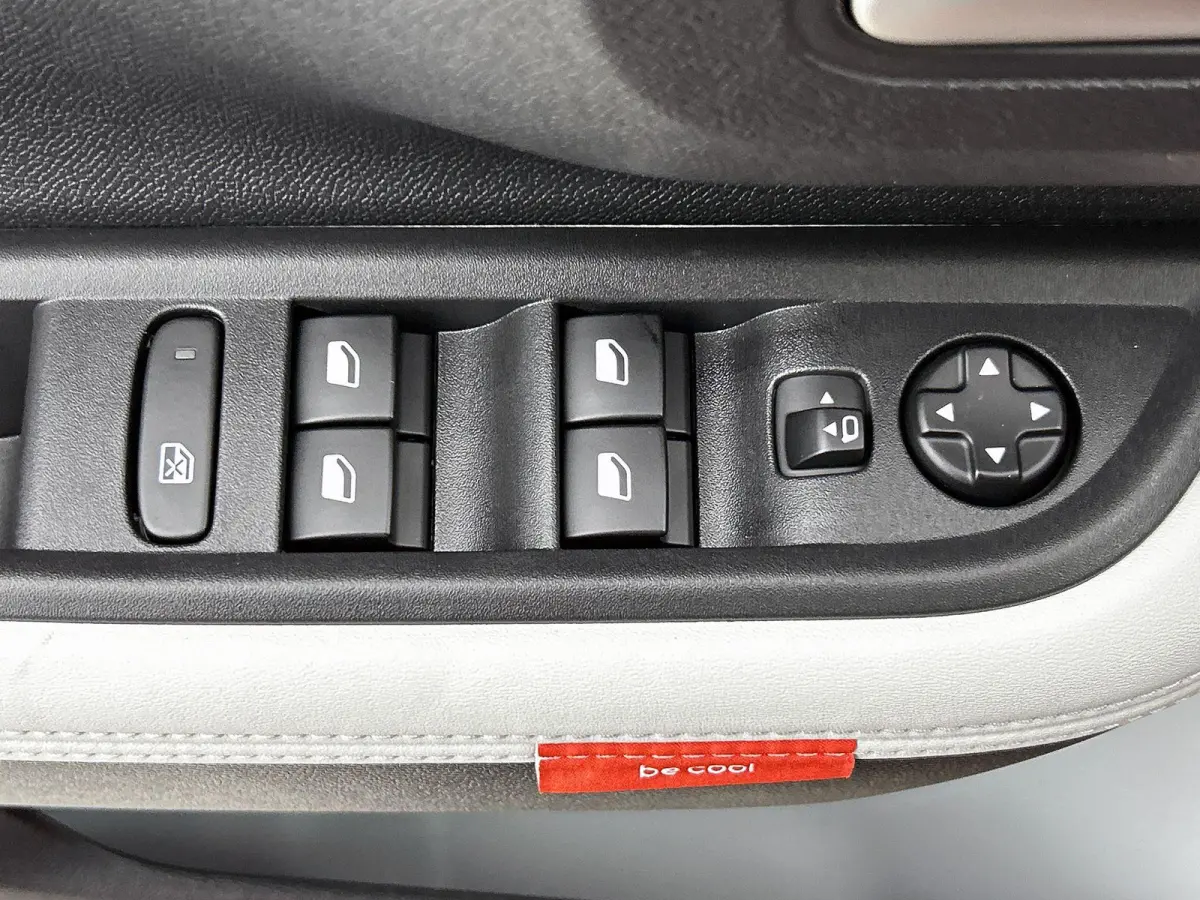 EV Comfort Range MAX 44 kWh 113 pk | Navigatie | Achteruitrijcamera | Parkeersensoren Voor en Achter | Comfortstoelen | LED Koplampen | Head-up Display | Dodehoek Detectie | 17" Lichtmetalen