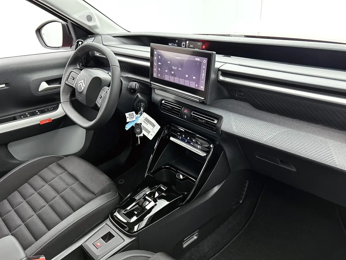 EV Comfort Range MAX 44 kWh 113 pk | Navigatie | Achteruitrijcamera | Parkeersensoren Voor en Achter | Comfortstoelen | LED Koplampen | Head-up Display | Dodehoek Detectie | 17" Lichtmetalen