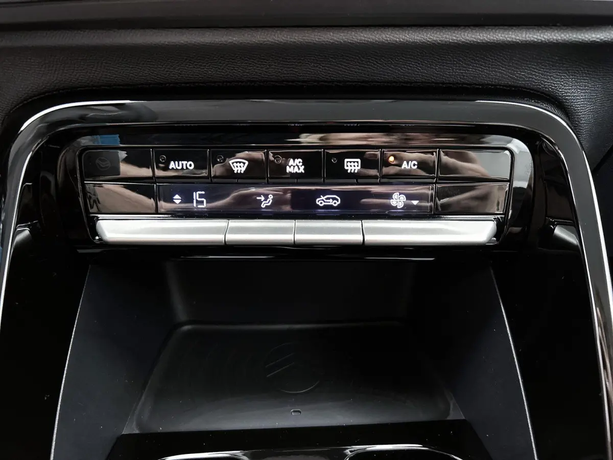 EV Comfort Range MAX 44 kWh 113 pk | Navigatie | Achteruitrijcamera | Parkeersensoren Voor en Achter | Comfortstoelen | LED Koplampen | Head-up Display | Dodehoek Detectie | 17" Lichtmetalen