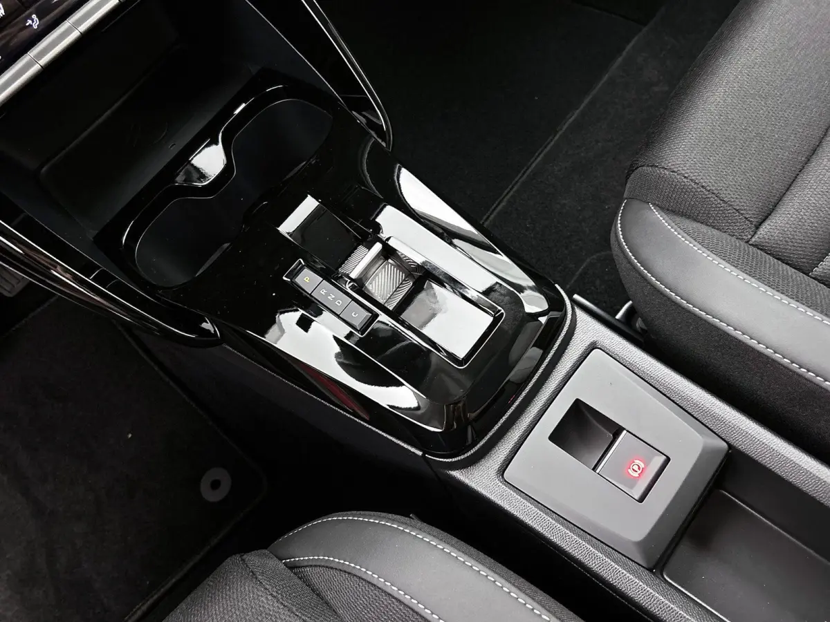 EV Comfort Range MAX 44 kWh 113 pk | Navigatie | Achteruitrijcamera | Parkeersensoren Voor en Achter | Comfortstoelen | LED Koplampen | Head-up Display | Dodehoek Detectie | 17" Lichtmetalen
