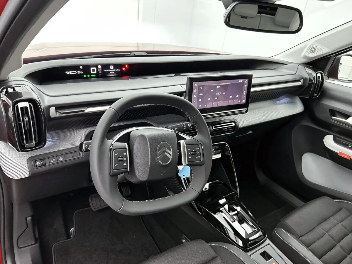 EV Comfort Range MAX 44 kWh 113 pk | Navigatie | Achteruitrijcamera | Parkeersensoren Voor en Achter | Comfortstoelen | LED Koplampen | Head-up Display | Dodehoek Detectie | 17" Lichtmetalen