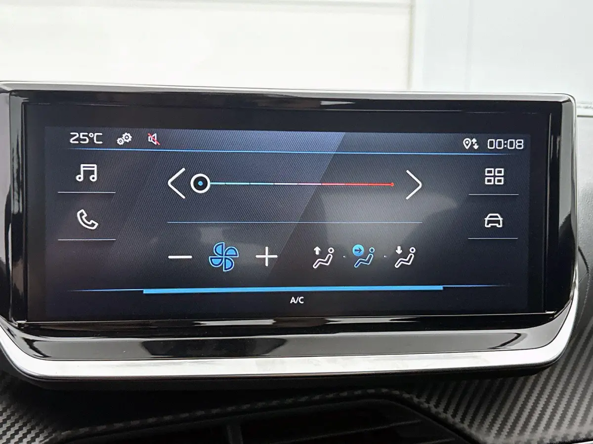 Style 100 pk | Navigatie via Apple Carplay/Android Auto | Parkeersensoren Achter | LED Koplampen | DAB Ontvanger | Airco | Cruise Control | Lederen Stuurwiel | Buitenspiegels Elektrisch Vers