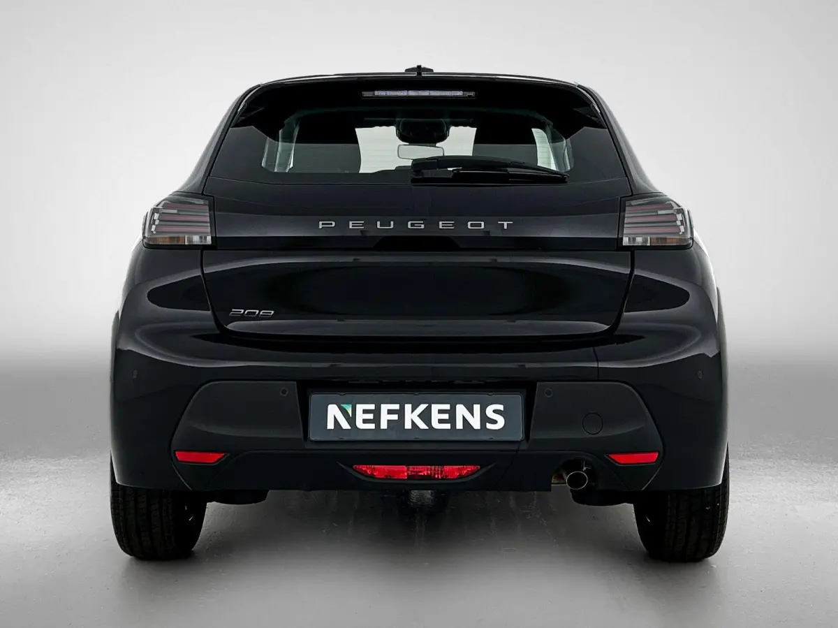 Style 100 pk | Navigatie via Apple Carplay/Android Auto | Parkeersensoren Achter | LED Koplampen | DAB Ontvanger | Airco | Cruise Control | Lederen Stuurwiel | Buitenspiegels Elektrisch Vers