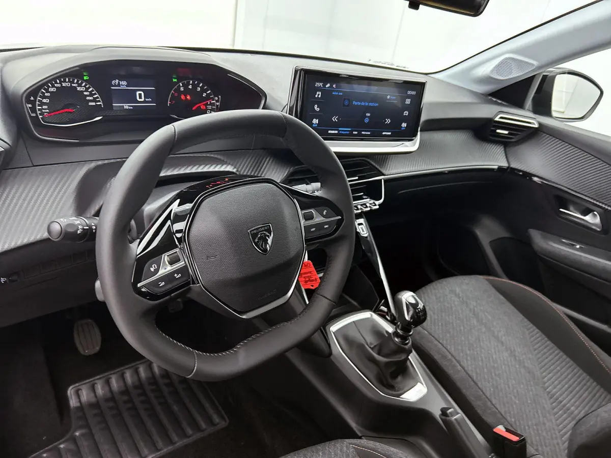 Style 100 pk | Navigatie via Apple Carplay/Android Auto | Parkeersensoren Achter | LED Koplampen | DAB Ontvanger | Airco | Cruise Control | Lederen Stuurwiel | Buitenspiegels Elektrisch Vers