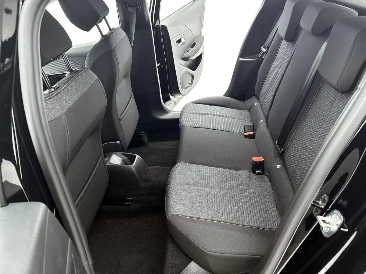 Style 100 pk | Navigatie via Apple Carplay/Android Auto | Parkeersensoren Achter | LED Koplampen | DAB Ontvanger | Airco | Cruise Control | Lederen Stuurwiel | Buitenspiegels Elektrisch Vers