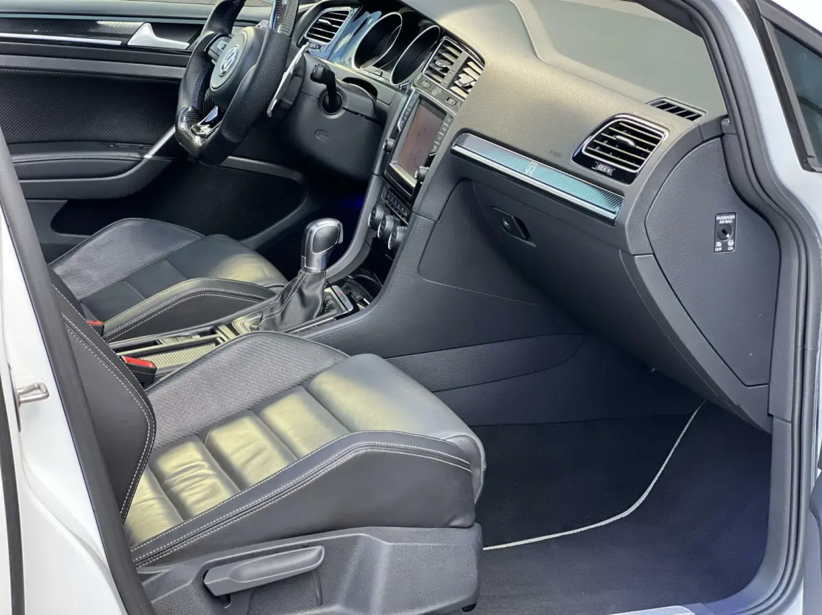 2.0 TSI R 4Motion | Full | Carbon Stuur | Maxton | Pano | Dynaudio | Camera | Dodehoek | Leder