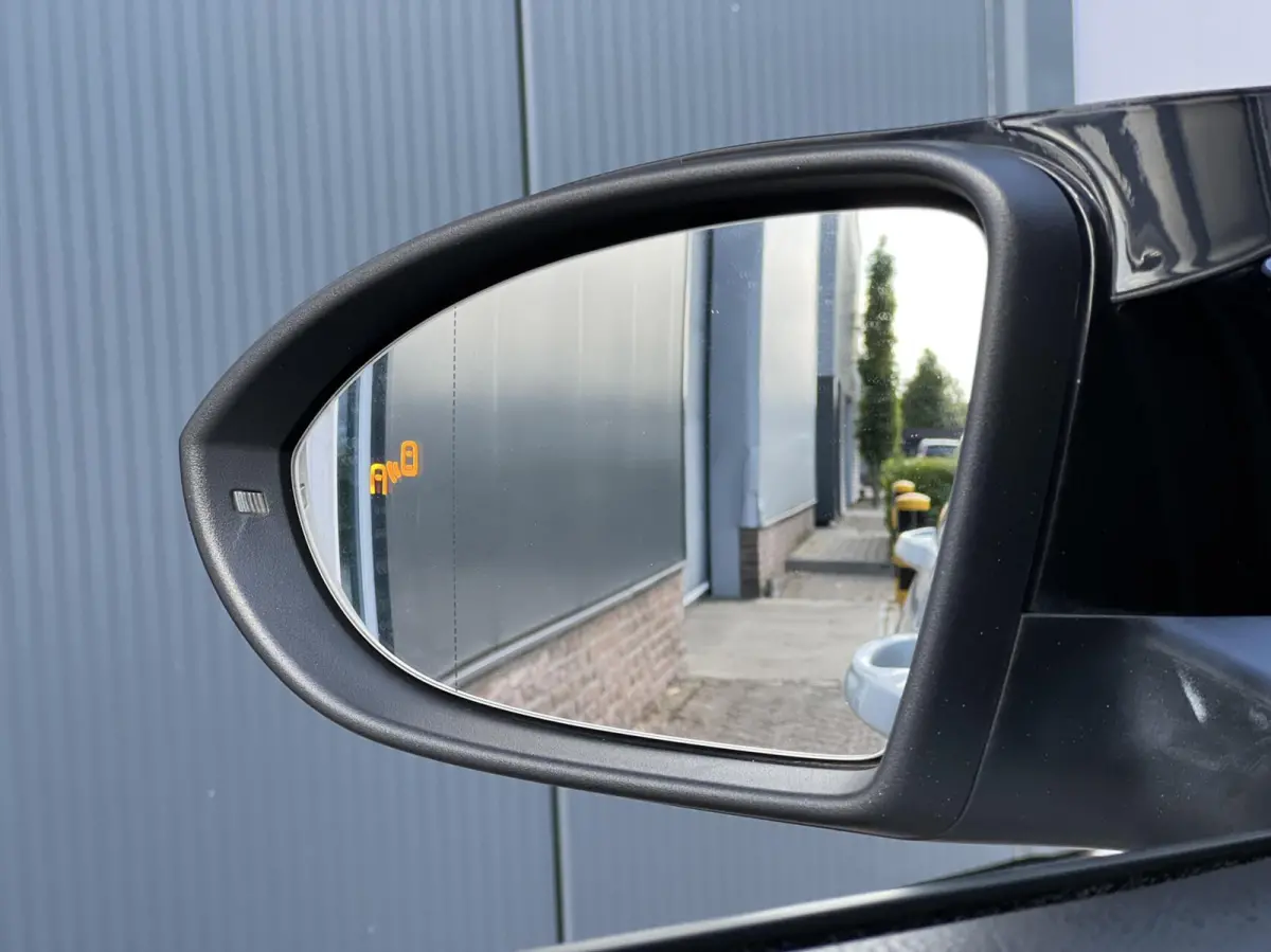 2.0 TSI R 4Motion | Full | Carbon Stuur | Maxton | Pano | Dynaudio | Camera | Dodehoek | Leder