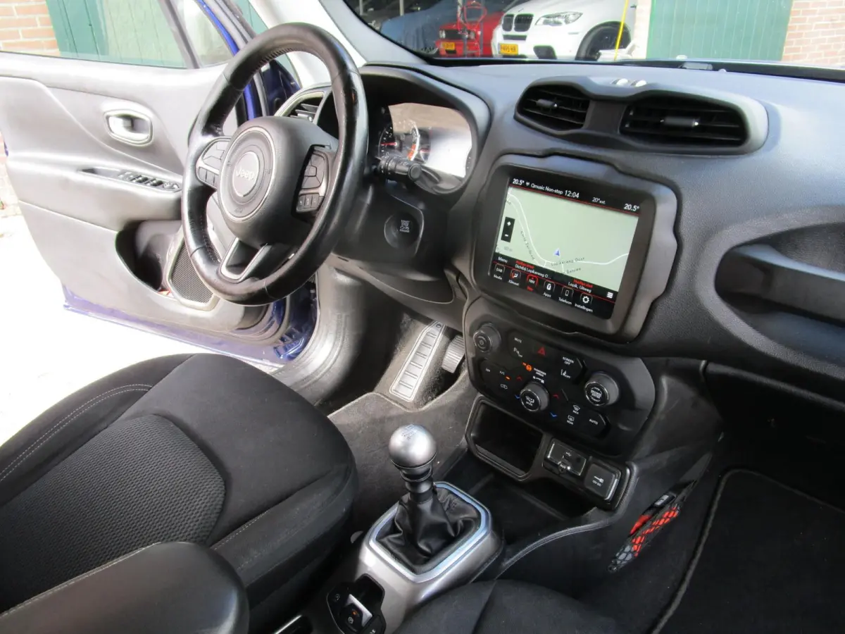 1.0T-e Freedom clima, trekhaak, lm, navi ,mooi