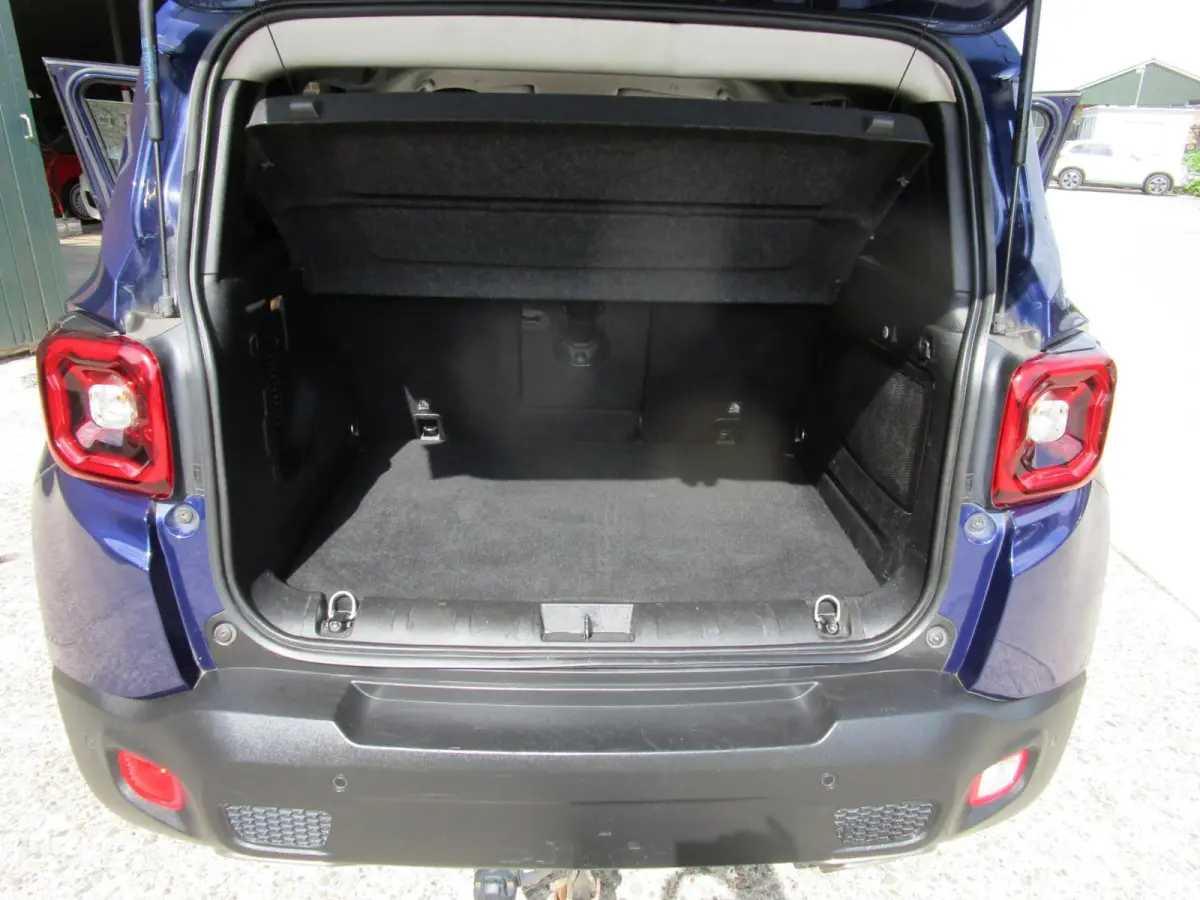 1.0T-e Freedom clima, trekhaak, lm, navi ,mooi