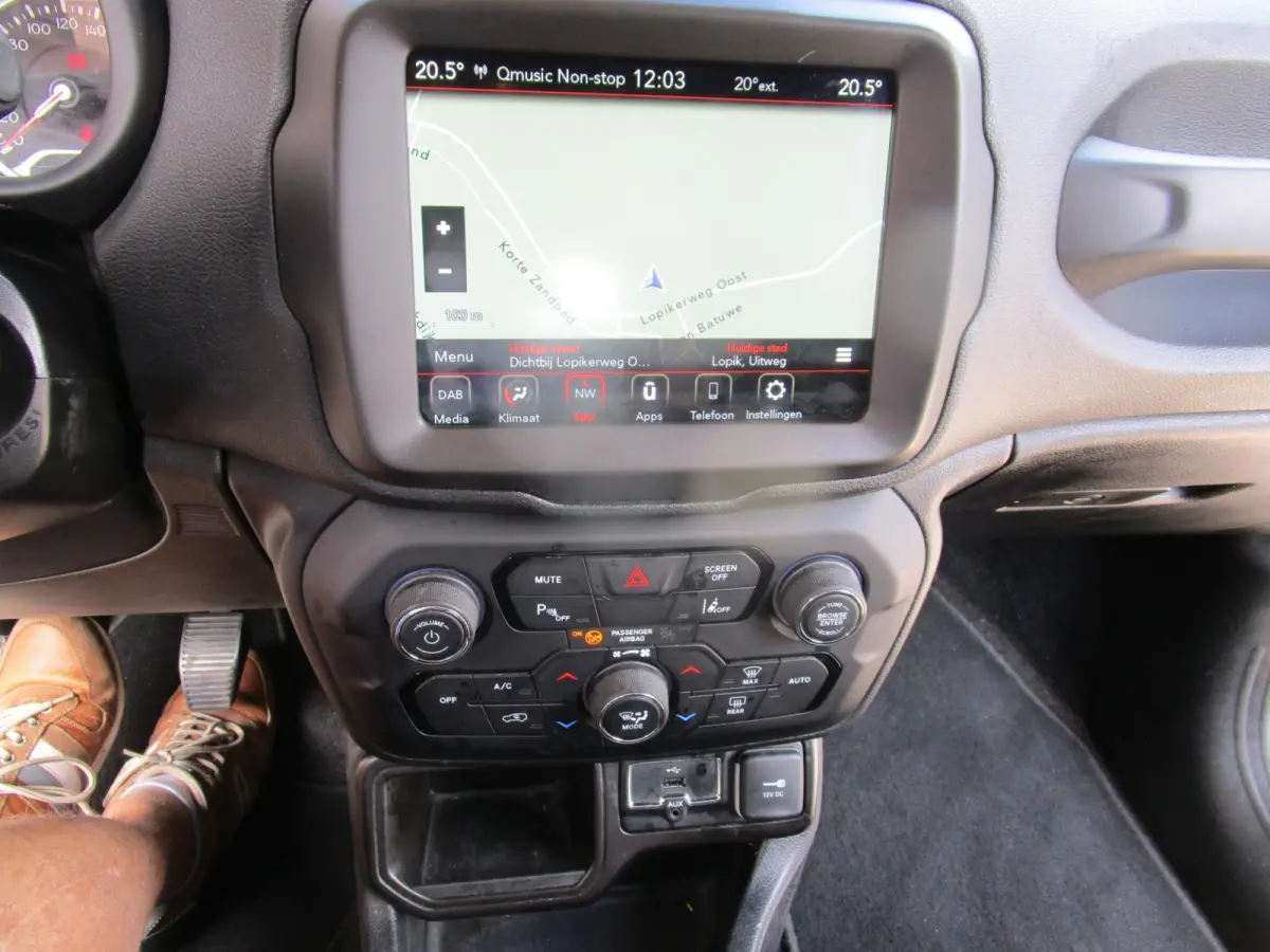 1.0T-e Freedom clima, trekhaak, lm, navi ,mooi