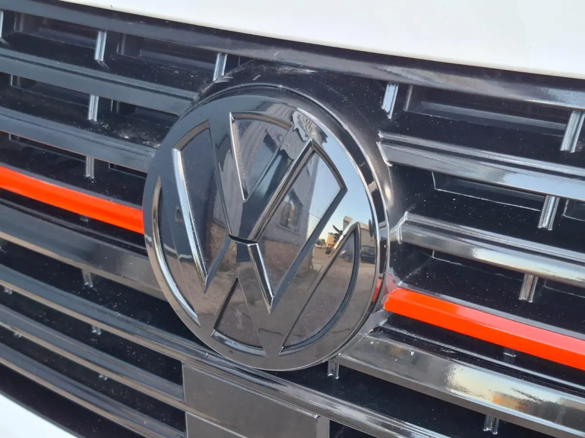 2.0 TDI L2H1 30 DC VERLAAGD / SPOILERS IN KLEUR / AIRCO / CRUISE /  DUBBEL CABINE