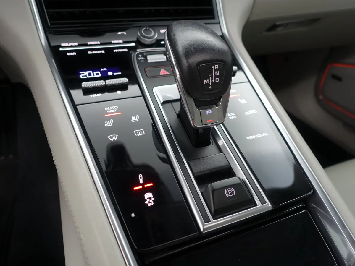 2.9 4 E-Hybrid Sport Design Aut- Keramisch, Stoelventilatie, Bose Audio, Sport Chrono, Sportuitlaat+