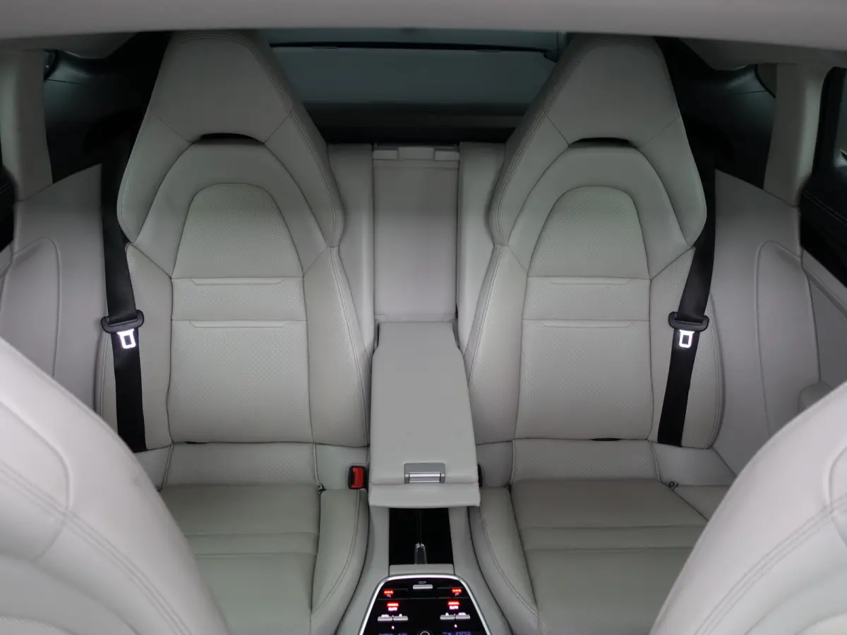2.9 4 E-Hybrid Sport Design Aut- Keramisch, Stoelventilatie, Bose Audio, Sport Chrono, Sportuitlaat+
