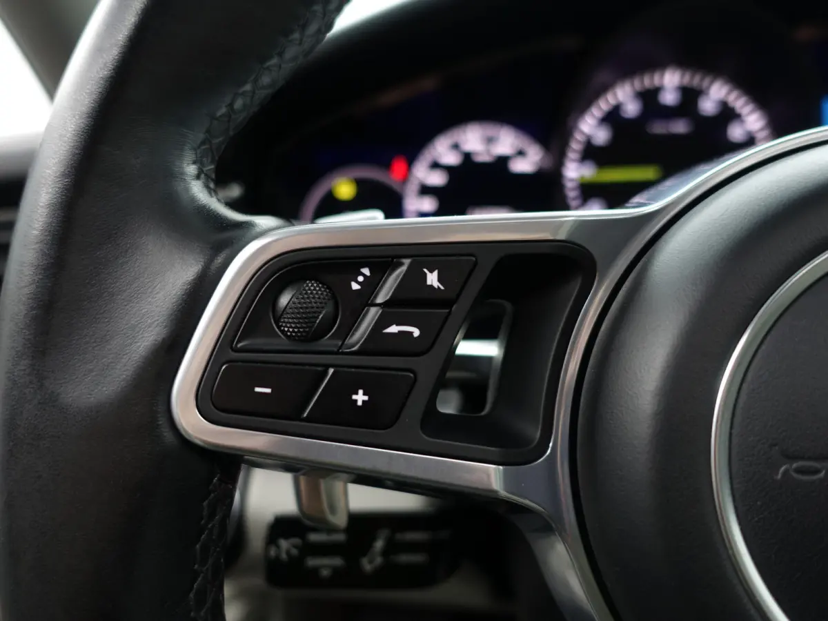 2.9 4 E-Hybrid Sport Design Aut- Keramisch, Stoelventilatie, Bose Audio, Sport Chrono, Sportuitlaat+