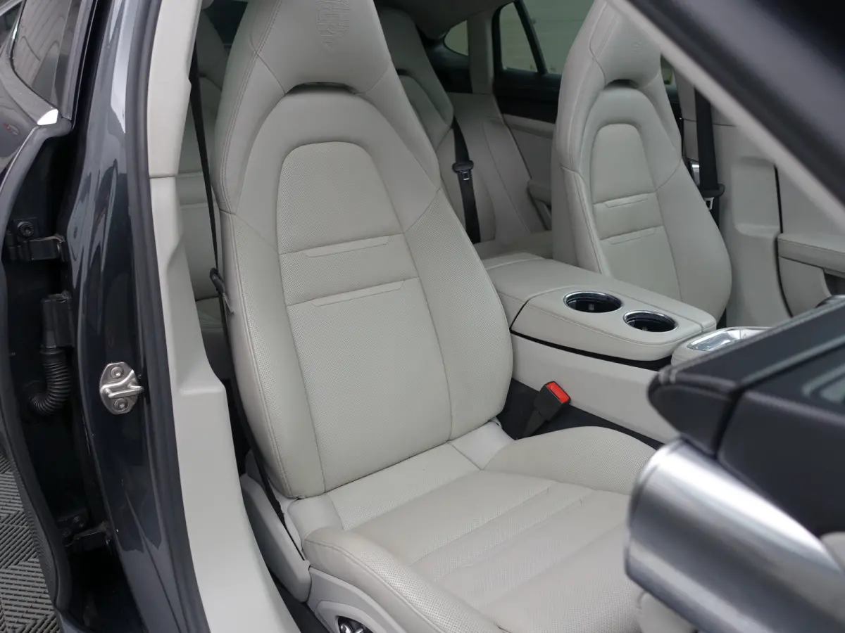 2.9 4 E-Hybrid Sport Design Aut- Keramisch, Stoelventilatie, Bose Audio, Sport Chrono, Sportuitlaat+