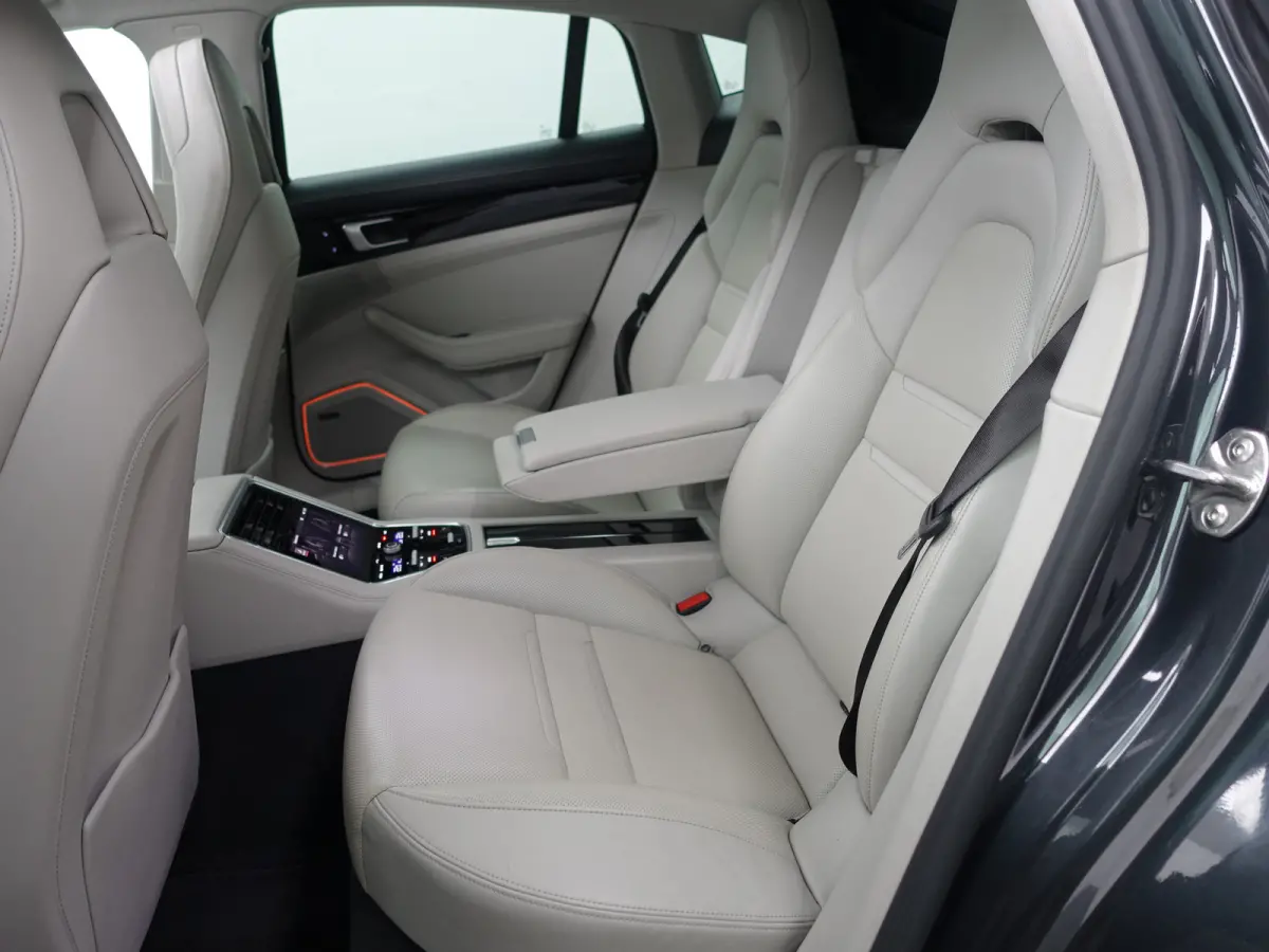 2.9 4 E-Hybrid Sport Design Aut- Keramisch, Stoelventilatie, Bose Audio, Sport Chrono, Sportuitlaat+