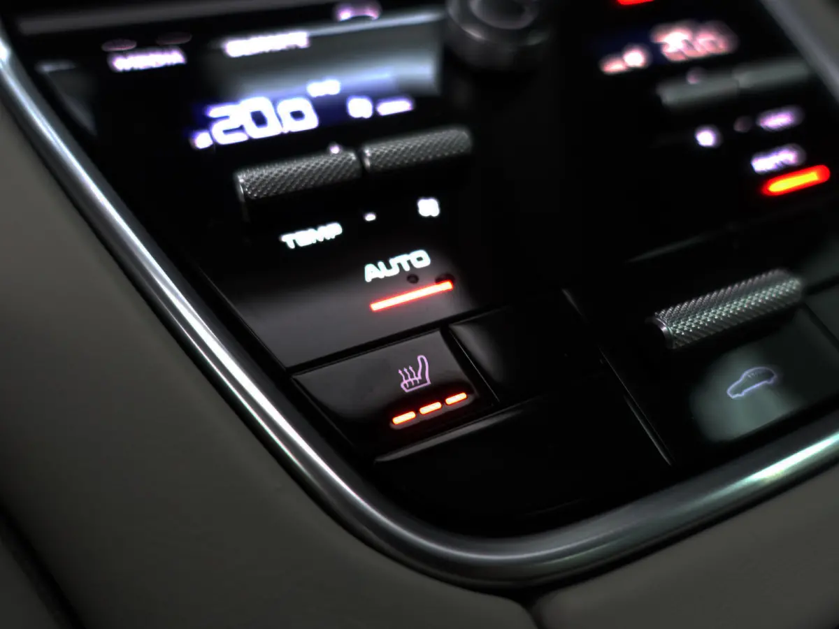 2.9 4 E-Hybrid Sport Design Aut- Keramisch, Stoelventilatie, Bose Audio, Sport Chrono, Sportuitlaat+
