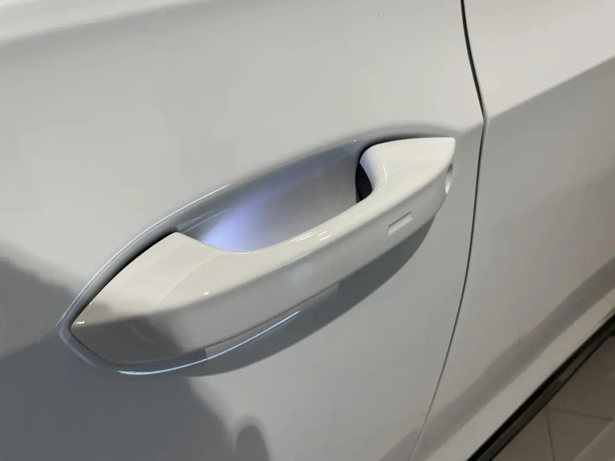 1.5 eTSI R-Line Edition 116 PK | Automaat | Apple Carplay | 360 Camera | Stoelverwarming | Keyless | Stuurwielverwarming | Elektrische Achterklep | Parkeersensoren | Adaptive Cruise Control 
