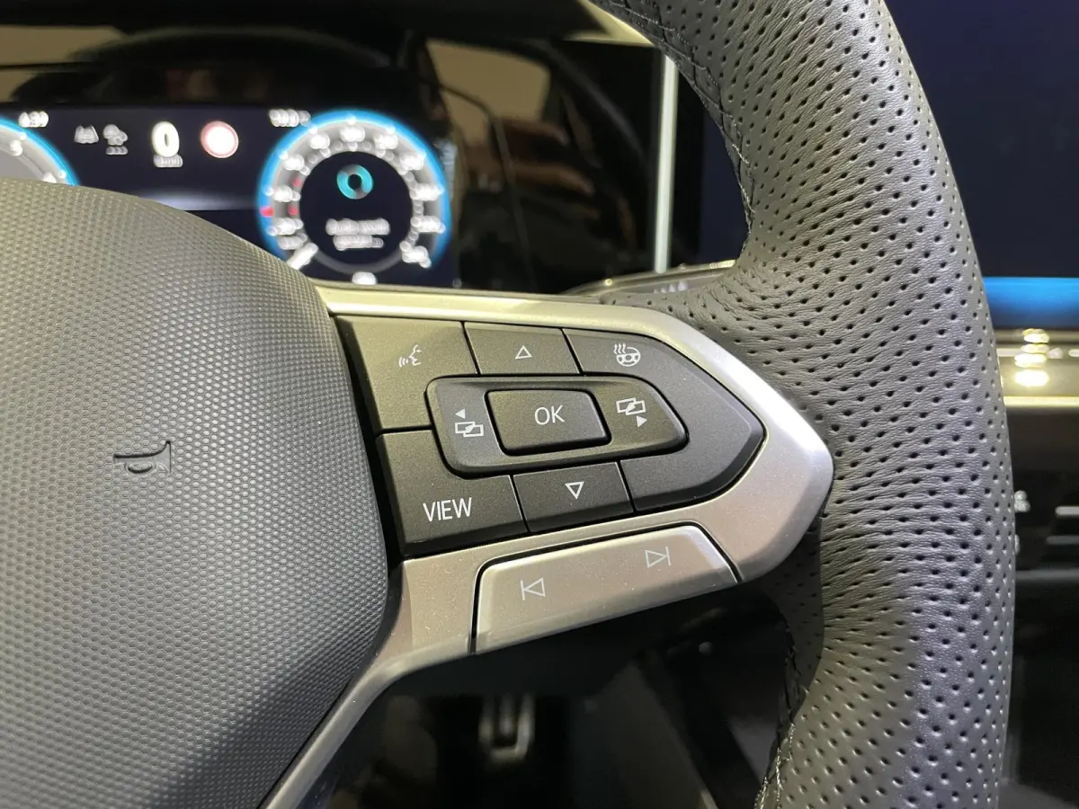 1.5 eTSI R-Line Edition 116 PK | Automaat | Apple Carplay | 360 Camera | Stoelverwarming | Keyless | Stuurwielverwarming | Elektrische Achterklep | Parkeersensoren | Adaptive Cruise Control 