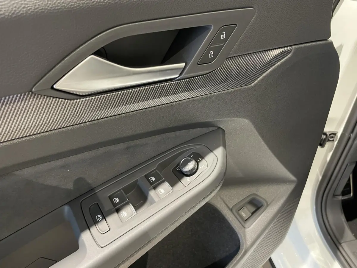 1.5 eTSI R-Line Edition 116 PK | Automaat | Apple Carplay | 360 Camera | Stoelverwarming | Keyless | Stuurwielverwarming | Elektrische Achterklep | Parkeersensoren | Adaptive Cruise Control 