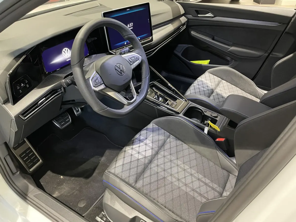 1.5 eTSI R-Line Edition 116 PK | Automaat | Apple Carplay | 360 Camera | Stoelverwarming | Keyless | Stuurwielverwarming | Elektrische Achterklep | Parkeersensoren | Adaptive Cruise Control 