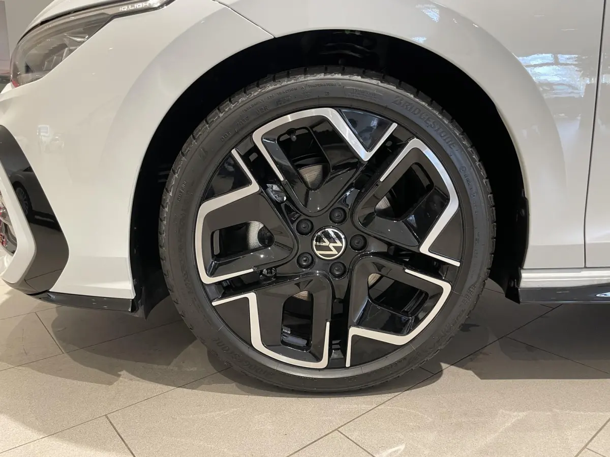 1.5 eTSI R-Line Edition 116 PK | Automaat | Apple Carplay | 360 Camera | Stoelverwarming | Keyless | Stuurwielverwarming | Elektrische Achterklep | Parkeersensoren | Adaptive Cruise Control 