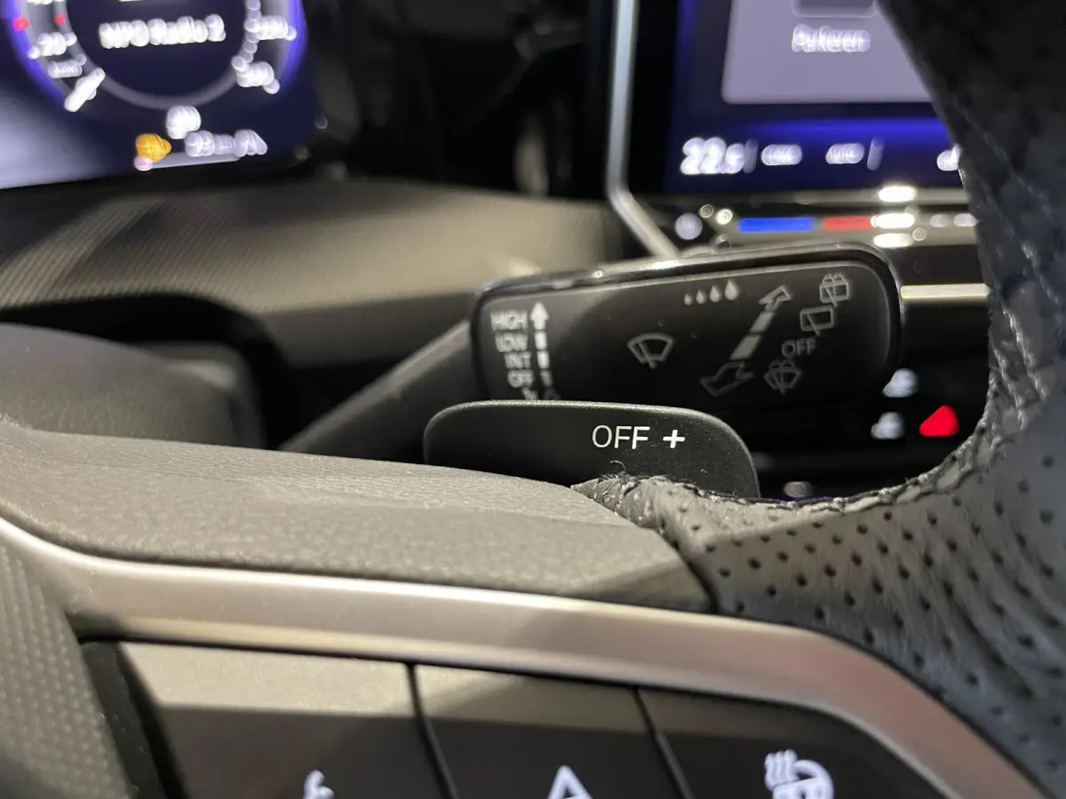 1.5 eTSI R-Line Edition 116 PK | Automaat | Apple Carplay | 360 Camera | Stoelverwarming | Keyless | Stuurwielverwarming | Elektrische Achterklep | Parkeersensoren | Adaptive Cruise Control 