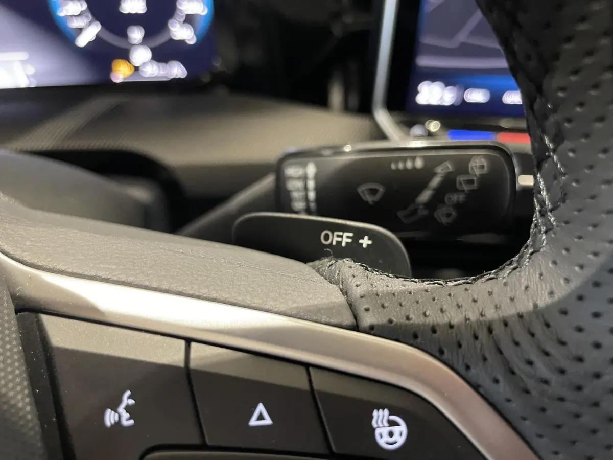1.5 eTSI R-Line Edition 116 PK | Automaat | Apple Carplay | 360 Camera | Stoelverwarming | Keyless | Stuurwielverwarming | Elektrische Achterklep | Parkeersensoren | Adaptive Cruise Control 