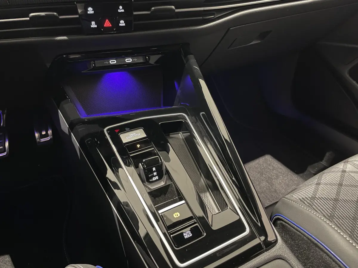 1.5 eTSI R-Line Edition 116 PK | Automaat | Apple Carplay | 360 Camera | Stoelverwarming | Keyless | Stuurwielverwarming | Elektrische Achterklep | Parkeersensoren | Adaptive Cruise Control 