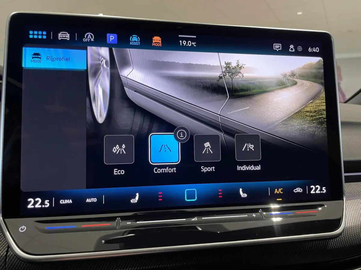 1.5 eTSI R-Line Edition 116 PK | Automaat | Apple Carplay | 360 Camera | Stoelverwarming | Keyless | Stuurwielverwarming | Elektrische Achterklep | Parkeersensoren | Adaptive Cruise Control 