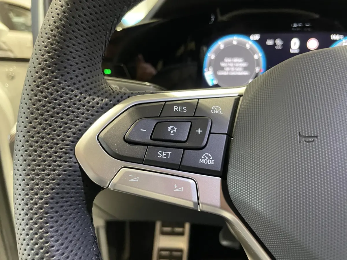 1.5 eTSI R-Line Edition 116 PK | Automaat | Apple Carplay | 360 Camera | Stoelverwarming | Keyless | Stuurwielverwarming | Elektrische Achterklep | Parkeersensoren | Adaptive Cruise Control 