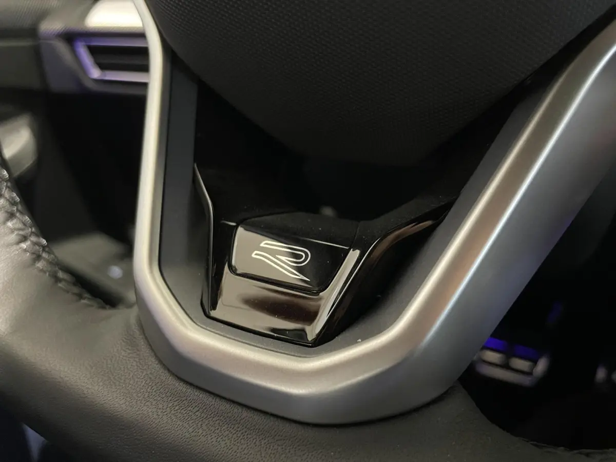 1.5 eTSI R-Line Edition 116 PK | Automaat | Apple Carplay | 360 Camera | Stoelverwarming | Keyless | Stuurwielverwarming | Elektrische Achterklep | Parkeersensoren | Adaptive Cruise Control 