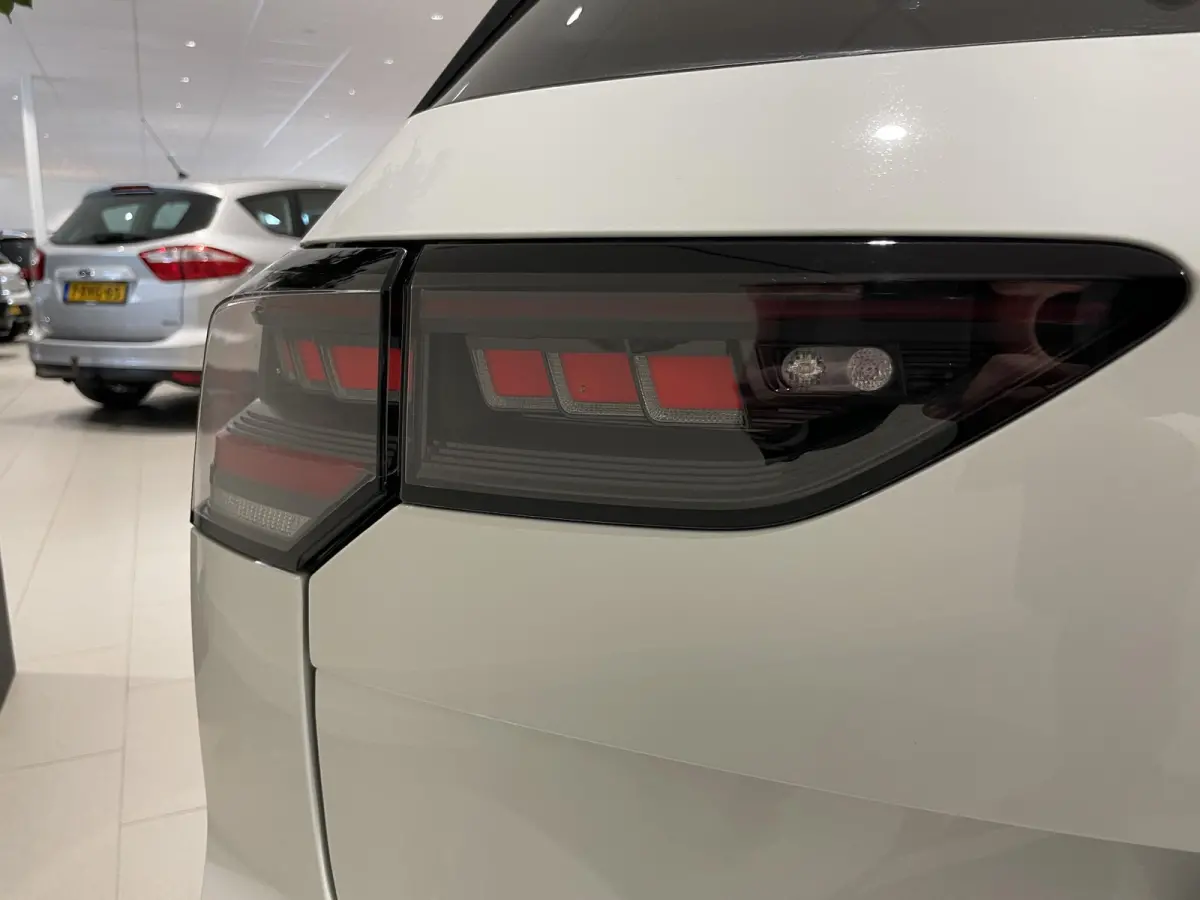 1.5 eTSI R-Line Edition 116 PK | Automaat | Apple Carplay | 360 Camera | Stoelverwarming | Keyless | Stuurwielverwarming | Elektrische Achterklep | Parkeersensoren | Adaptive Cruise Control 
