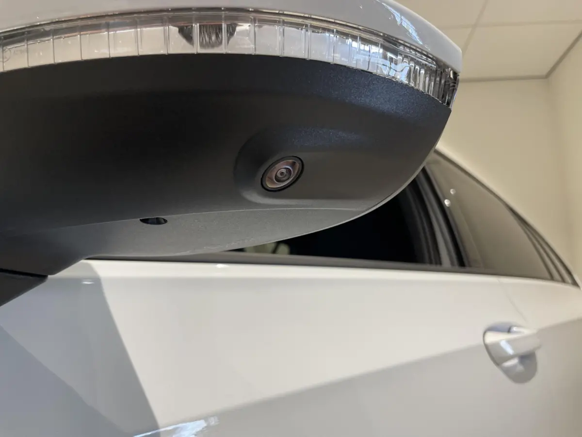 1.5 eTSI R-Line Edition 116 PK | Automaat | Apple Carplay | 360 Camera | Stoelverwarming | Keyless | Stuurwielverwarming | Elektrische Achterklep | Parkeersensoren | Adaptive Cruise Control 