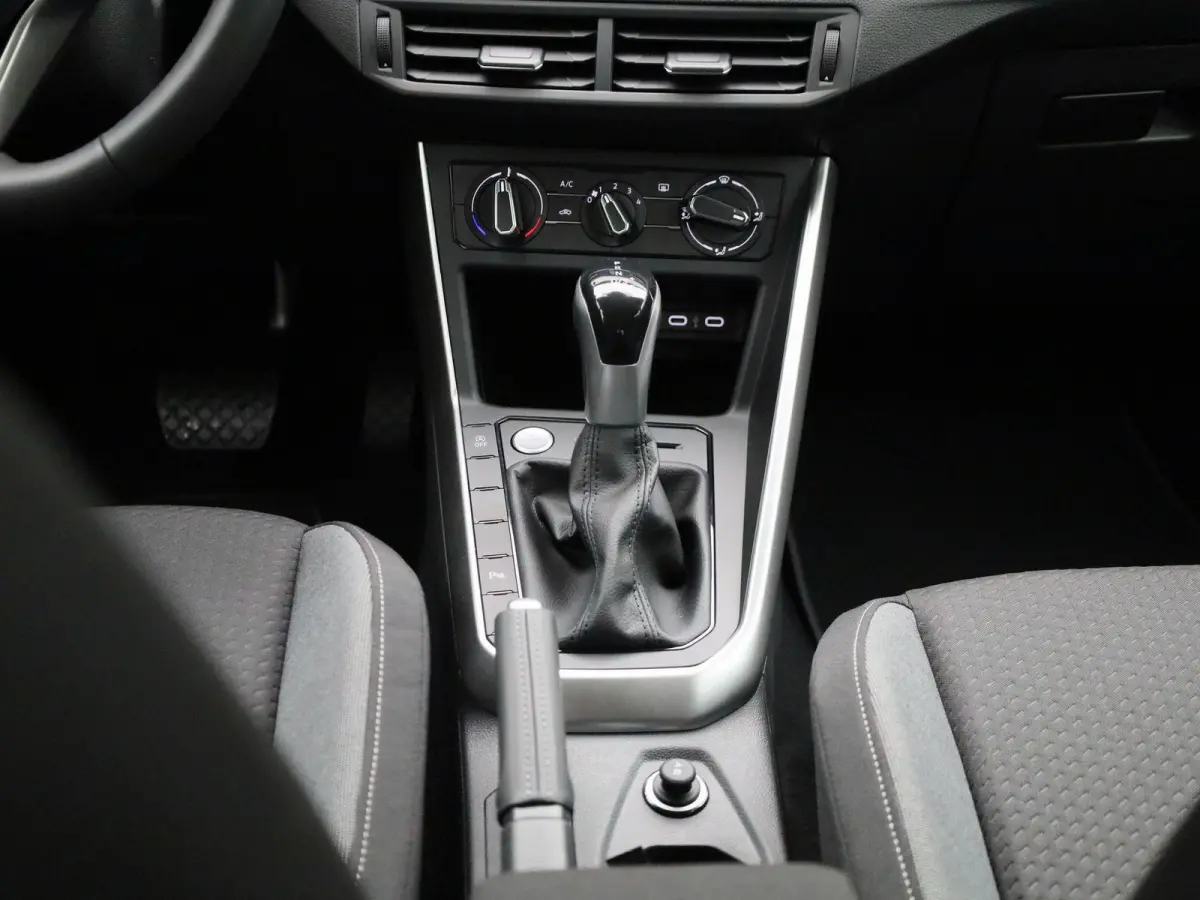 1.0 TSI Life Edition | Automaat | Apple Carplay of Android auto draadloos| Parkeersensoren voor & achter | Keyless entry/start | Achteruitrijcamera |