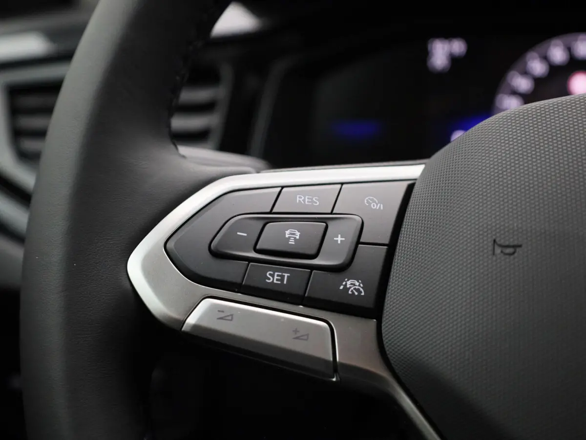 1.0 TSI Life Edition | Automaat | Apple Carplay of Android auto draadloos| Parkeersensoren voor & achter | Keyless entry/start | Achteruitrijcamera |