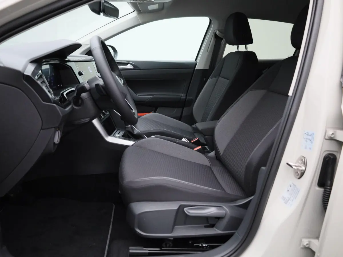 1.0 TSI Life Edition | Automaat | Apple Carplay of Android auto draadloos| Parkeersensoren voor & achter | Keyless entry/start | Achteruitrijcamera |